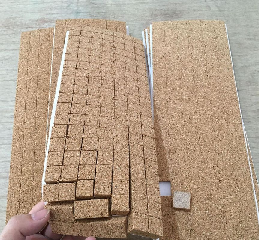 Proteção de superfícies de móveis com almofadas de cortiça auto-aderentes espessura natural 1/8 polegada